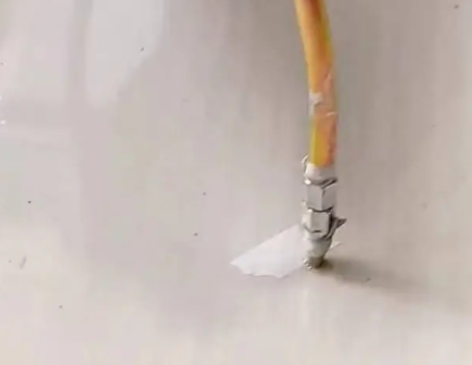 永靖瓷砖空鼓维修公司专业解答在瓷砖铺贴过程中，如果使用的砂料过粗（如全部使用了粗砂），可能会导致以下问题